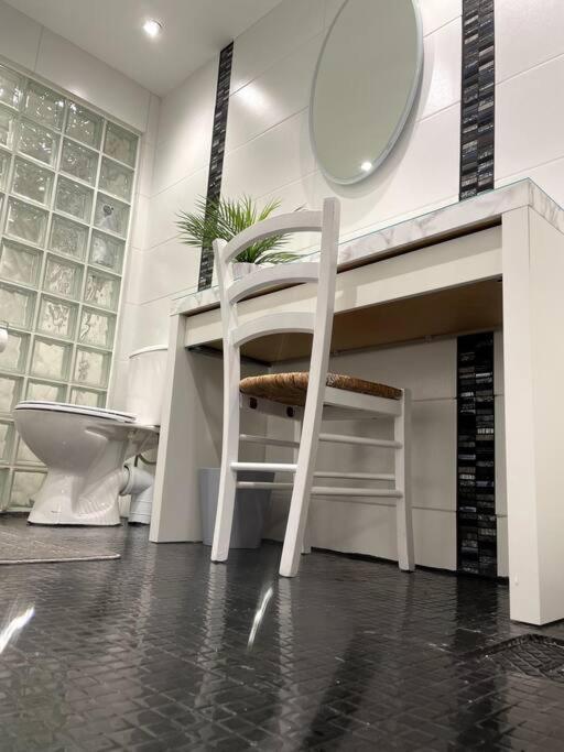 Flat 5 - 2 Bed Centre Affordable Quality Appartamento