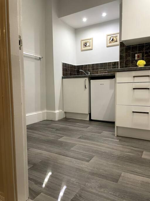 Flat 5 - 2 Bed Centre Affordable Quality Appartamento *